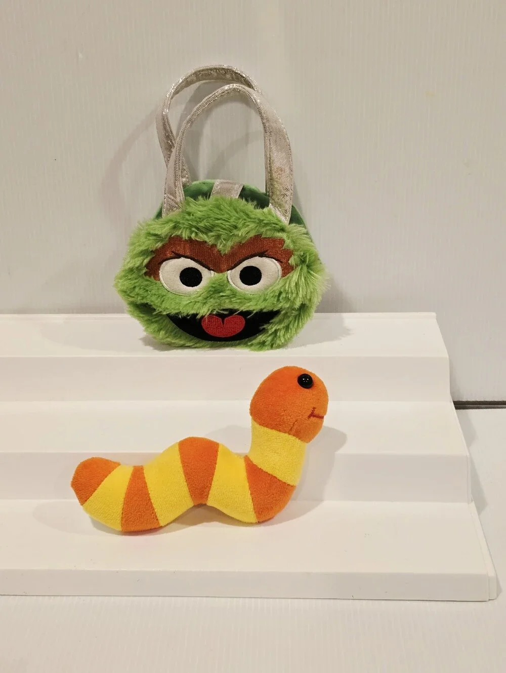 Sesame Place Oscar The Grouch Plush Purse with Worm Sea World Busch Gardens